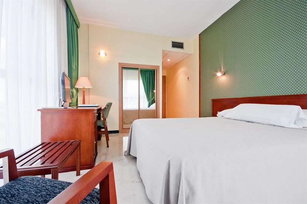 Auditorio Santiago & 4*